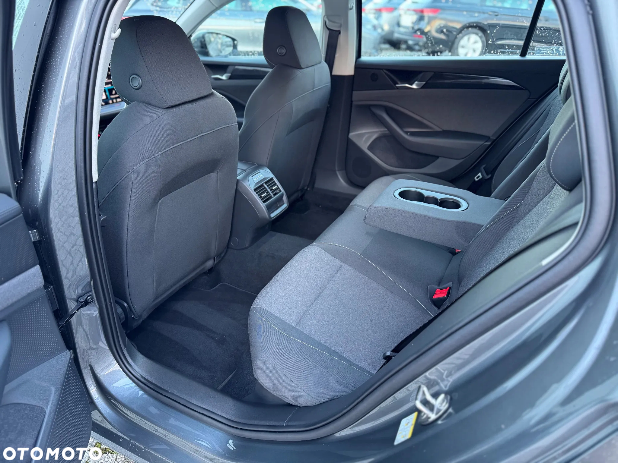 Volkswagen Passat - 11