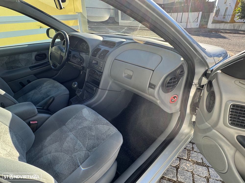 Renault Laguna 1.6 RXE - 32
