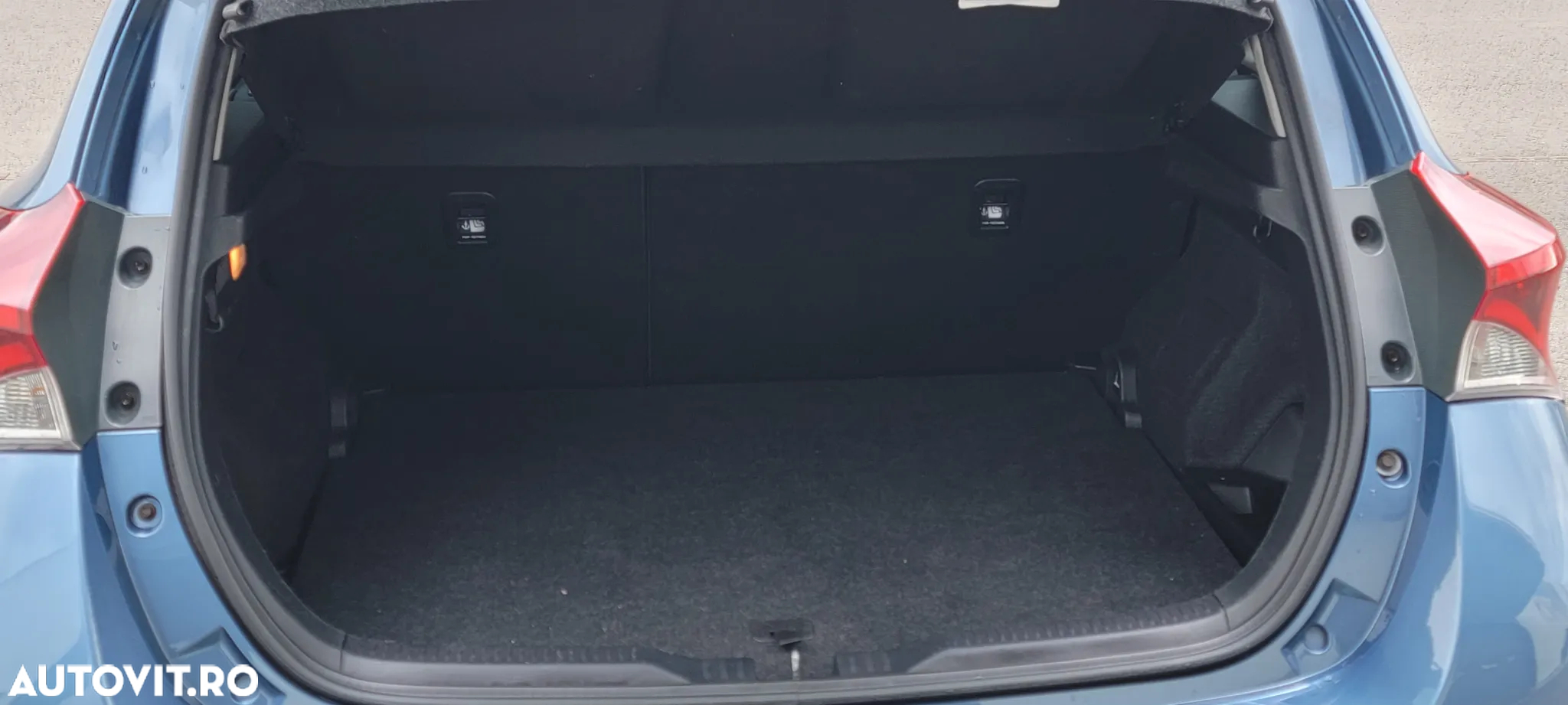 Toyota Auris 1.8 L VVT-i HSD Luna - 18