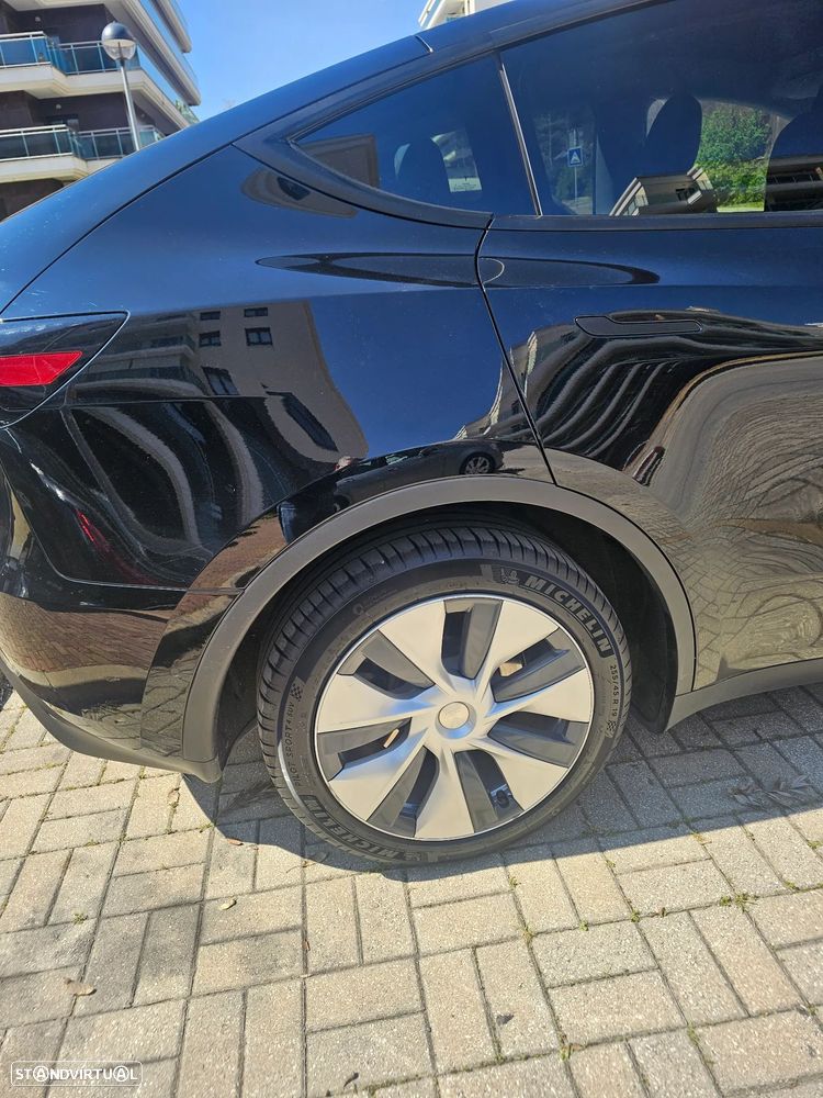 Tesla Model Y - 5