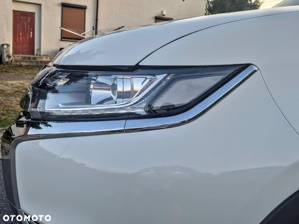 Mitsubishi Outlander 2.2 DI-D 4WD Automatik Diamant Edition - 20
