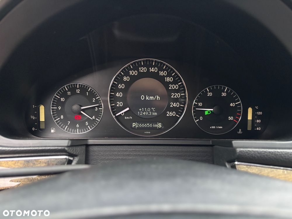 Mercedes-Benz Klasa E 320 CDI Elegance - 19