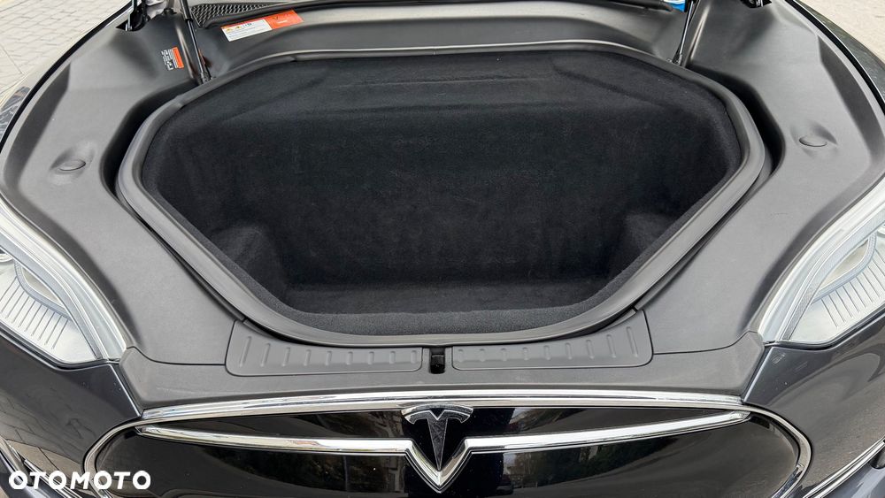 Tesla Model S - 24