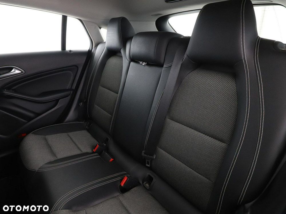 Mercedes-Benz CLA 180 d 7G-DCT - 18