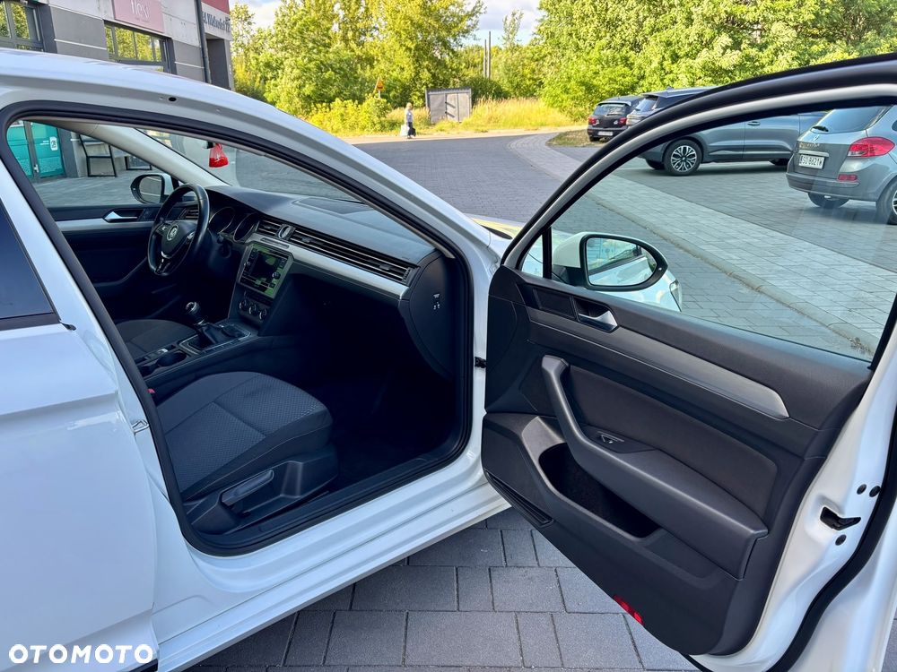 Volkswagen Passat 1.6 TDI BMT City - 14
