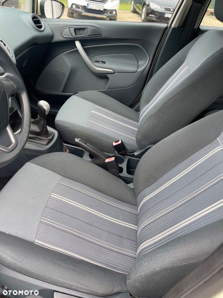 Ford Fiesta 1.25 Ghia - 10