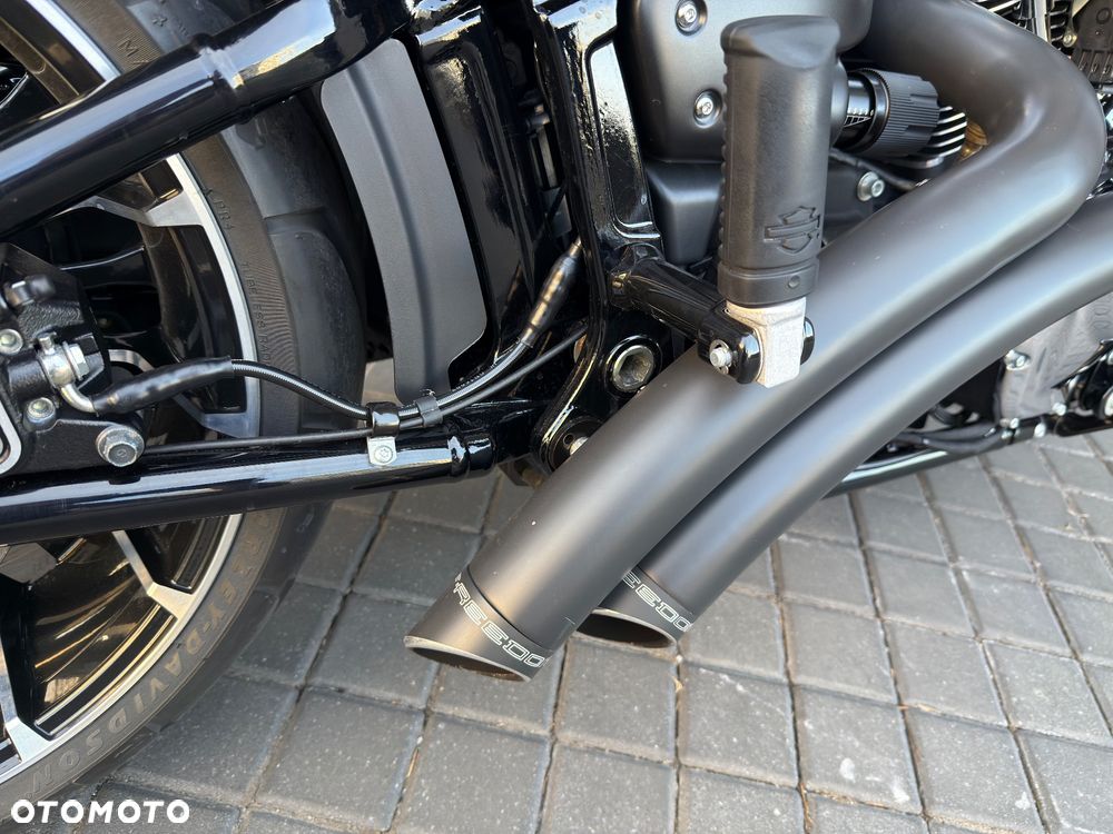 Harley-Davidson Softail Breakout - 14