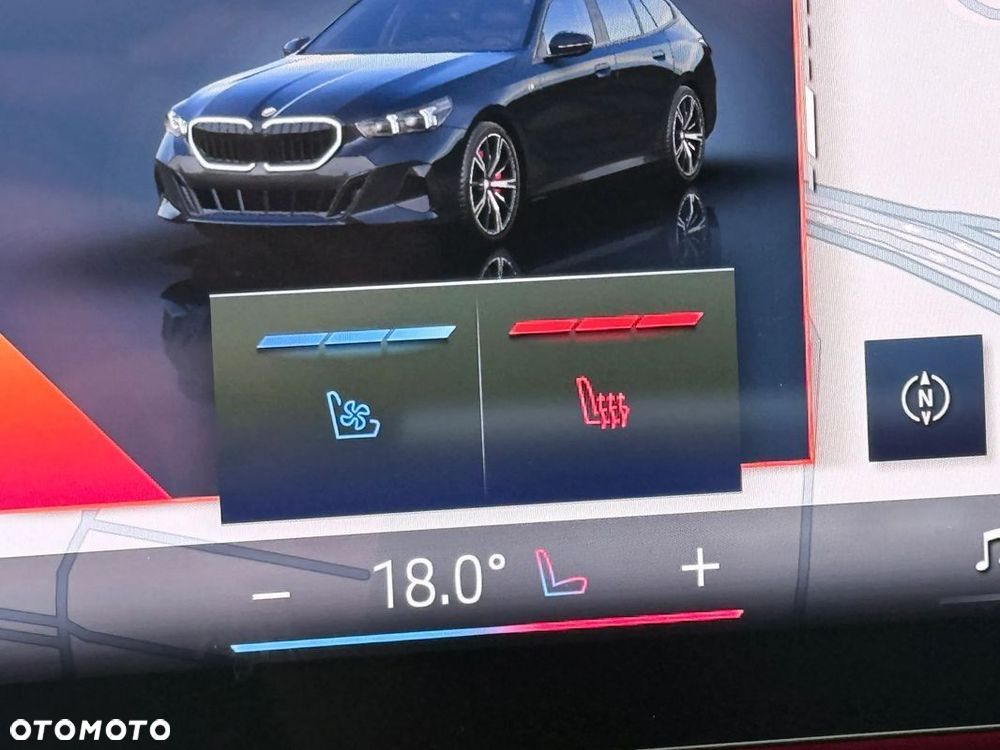 BMW Seria 5 540d xDrive mHEV - 36
