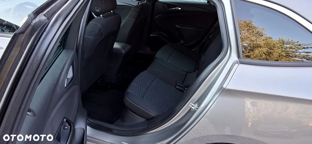 Opel Astra 1.4 Turbo Business - 17