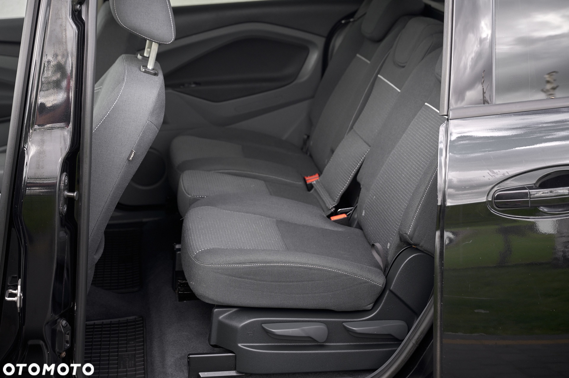 Ford Grand C-MAX - 24