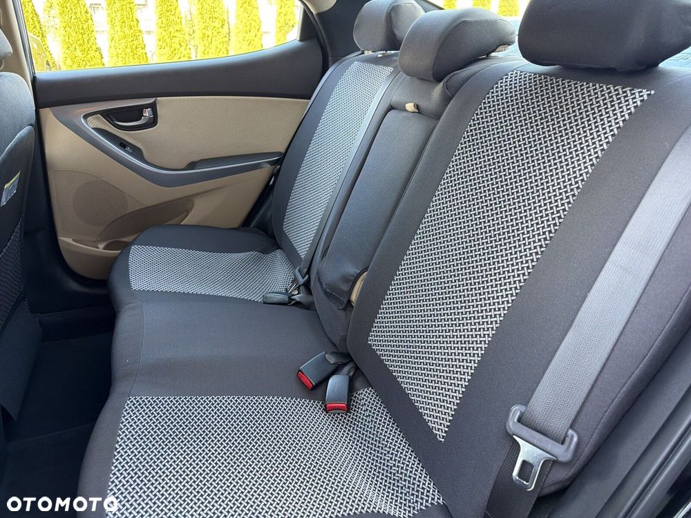 Hyundai Elantra - 16