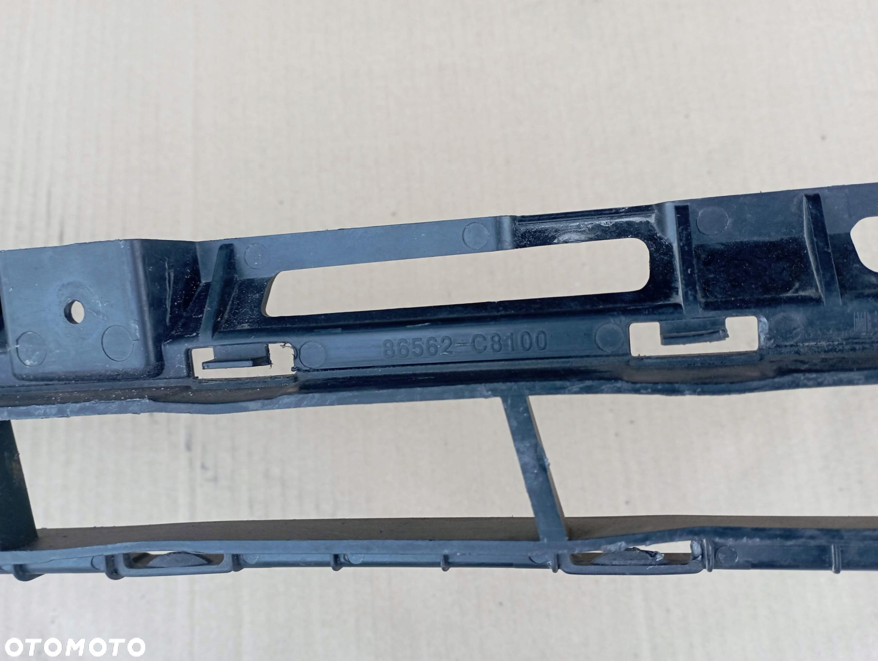HYUNDAI I20 II 2 KRATKA ATRAPA ŚRODKOWA ZDERZAKA PRZÓD 86562-C8100 - 3