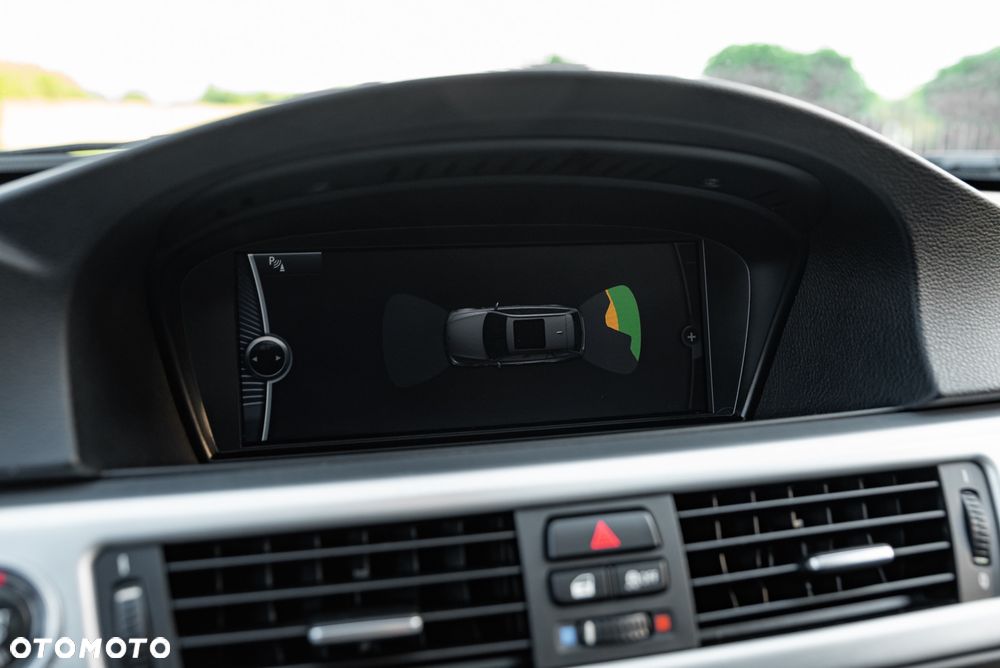 BMW Seria 3 320d xDrive - 37