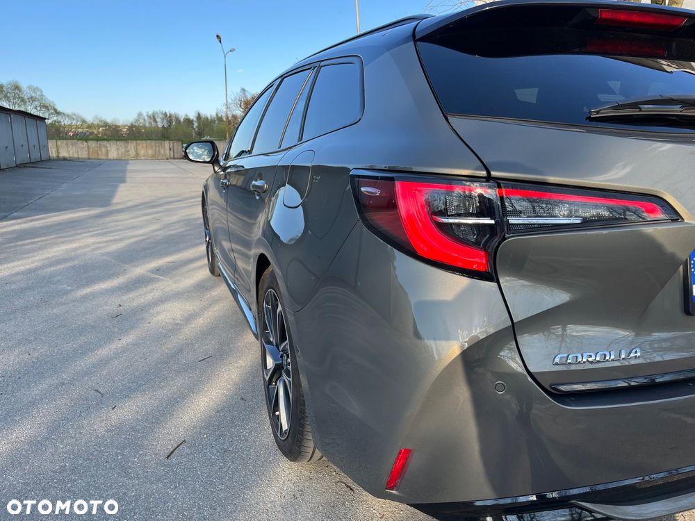 Toyota Corolla 2.0 Hybrid Executive - 13