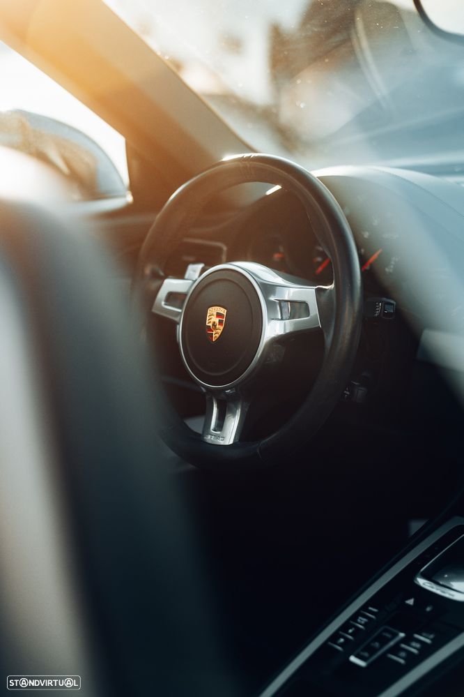 Porsche 911 Série F - 24