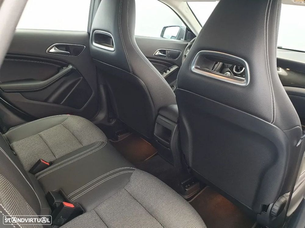 Mercedes-Benz CLA 180 - 18