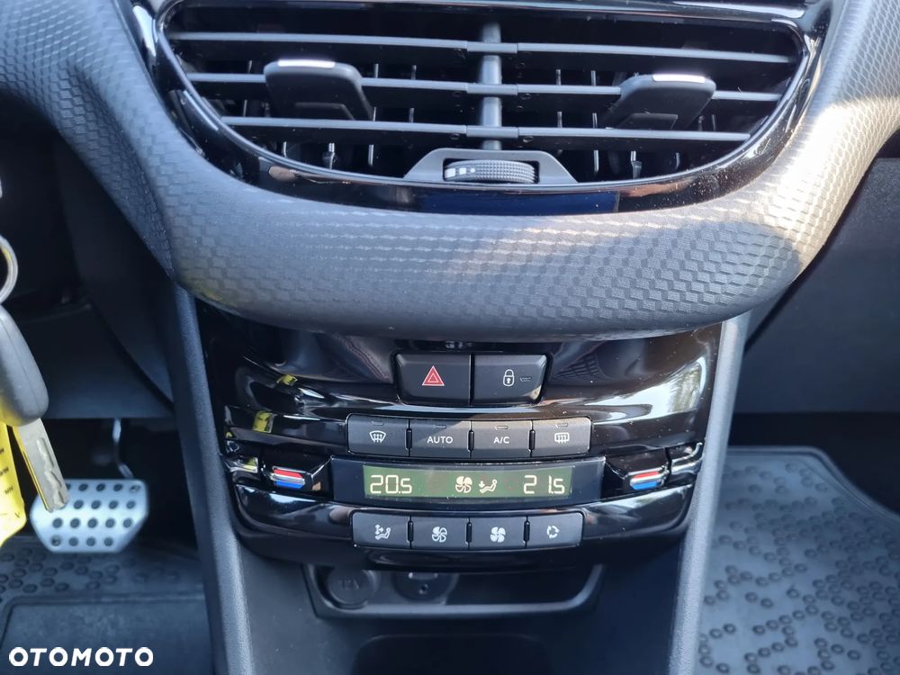 Peugeot 2008 PureTech 110 Stop&Start EAT6 GT-Line Edition - 23