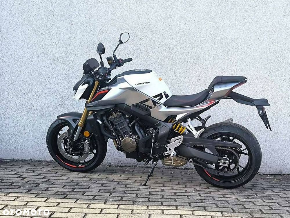 QJMOTOR SRK 800 - 7