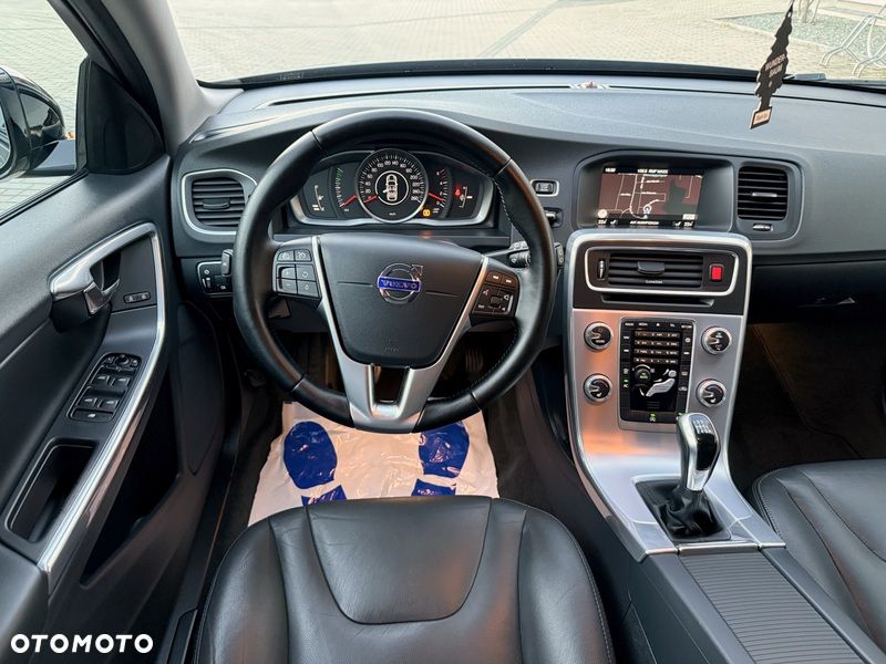 Volvo V60 Cross Country D3 Momentum - 9