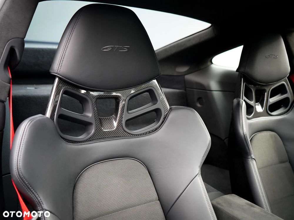 Porsche 911 Carrera GTS - 26