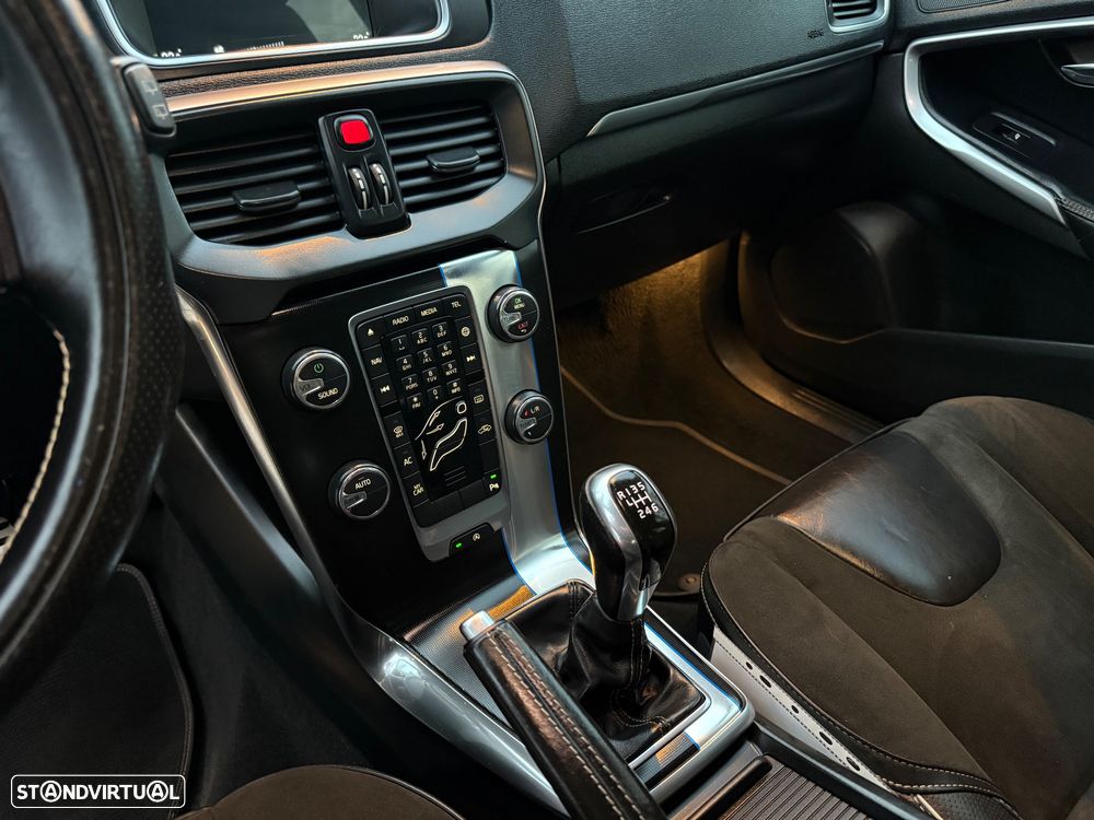 Volvo V40 D2 R Design - 28