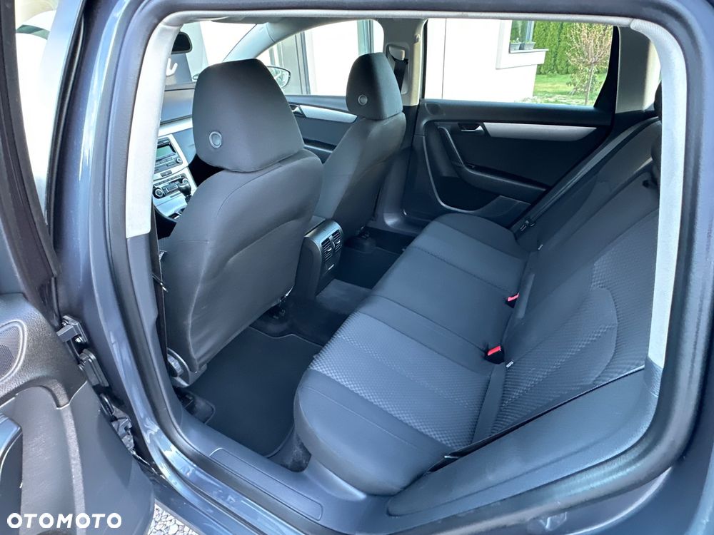 Volkswagen Passat - 29