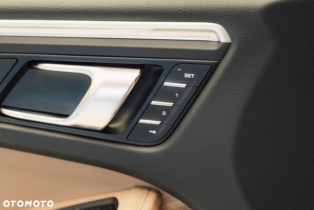 Porsche Macan - 28