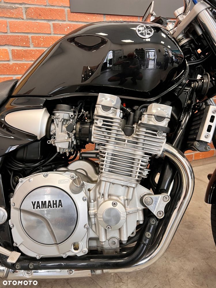 Yamaha XJR - 10
