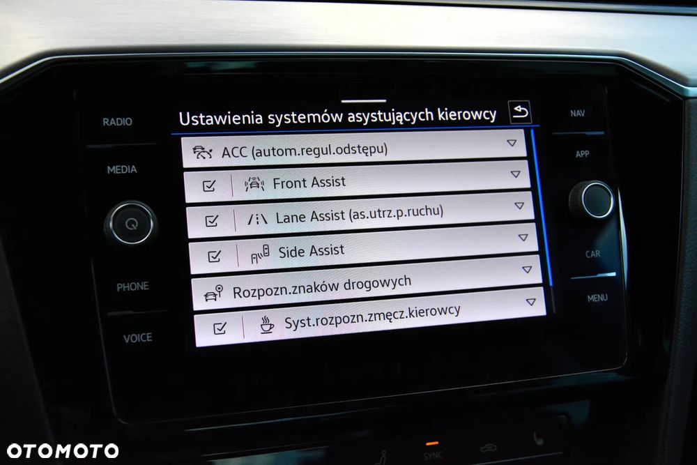 Volkswagen Passat - 29