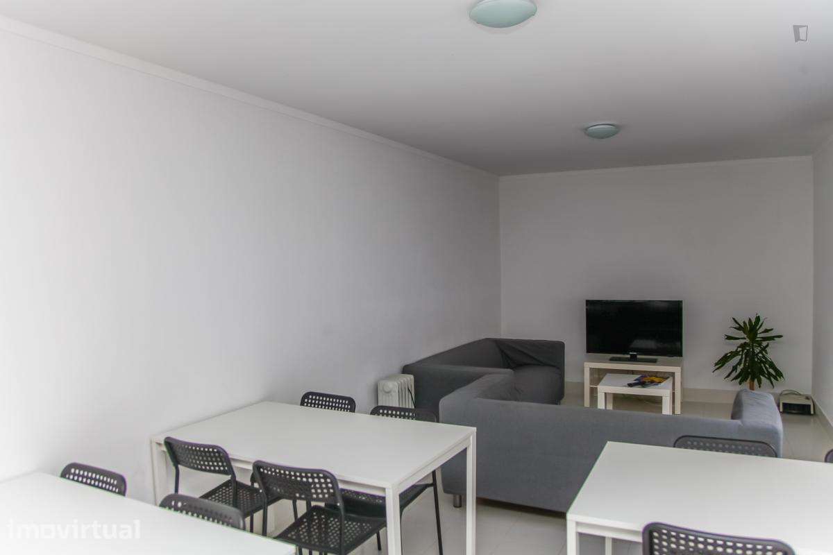 Quarto - localizado em Cidral Coimbra - Grande imagem: 4/43