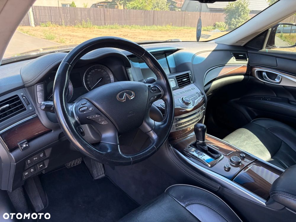 Infiniti M - 6