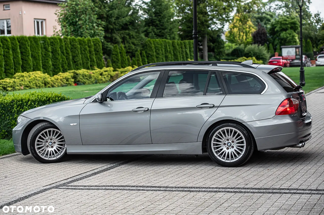 BMW Seria 3 325i Touring - 10