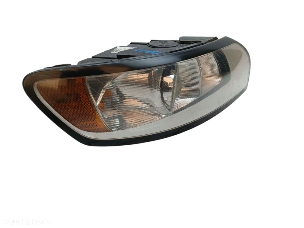 LAMPA PRAWY PRZÓD VOLVO V50 LIFT (2007-2012) 2.0 D 136KM 30763034 - 3