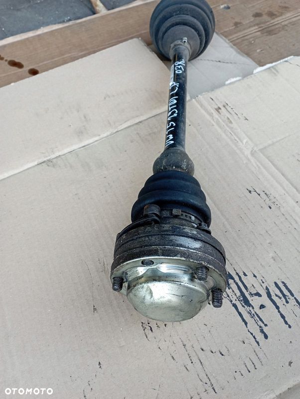 VW T5 1.9 TDI PÓŁOŚ LEWA 7H0407271E - 1