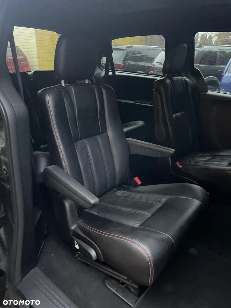 Dodge Grand Caravan - 25