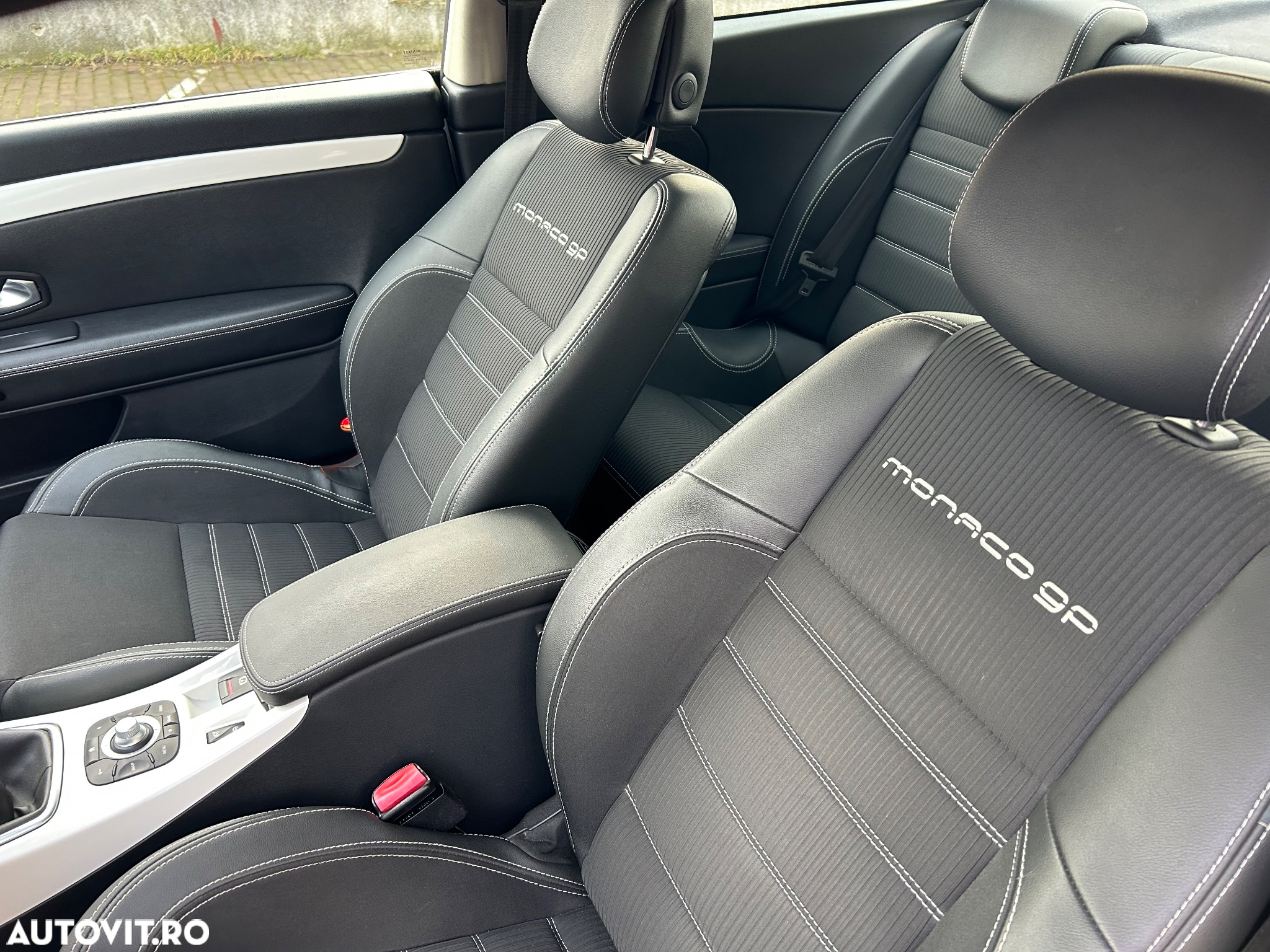 Renault Laguna Coupe dCi 175 FAP - 16