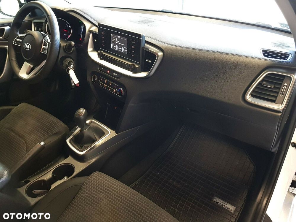 Kia Ceed 1.6 CRDi mHEV S - 22