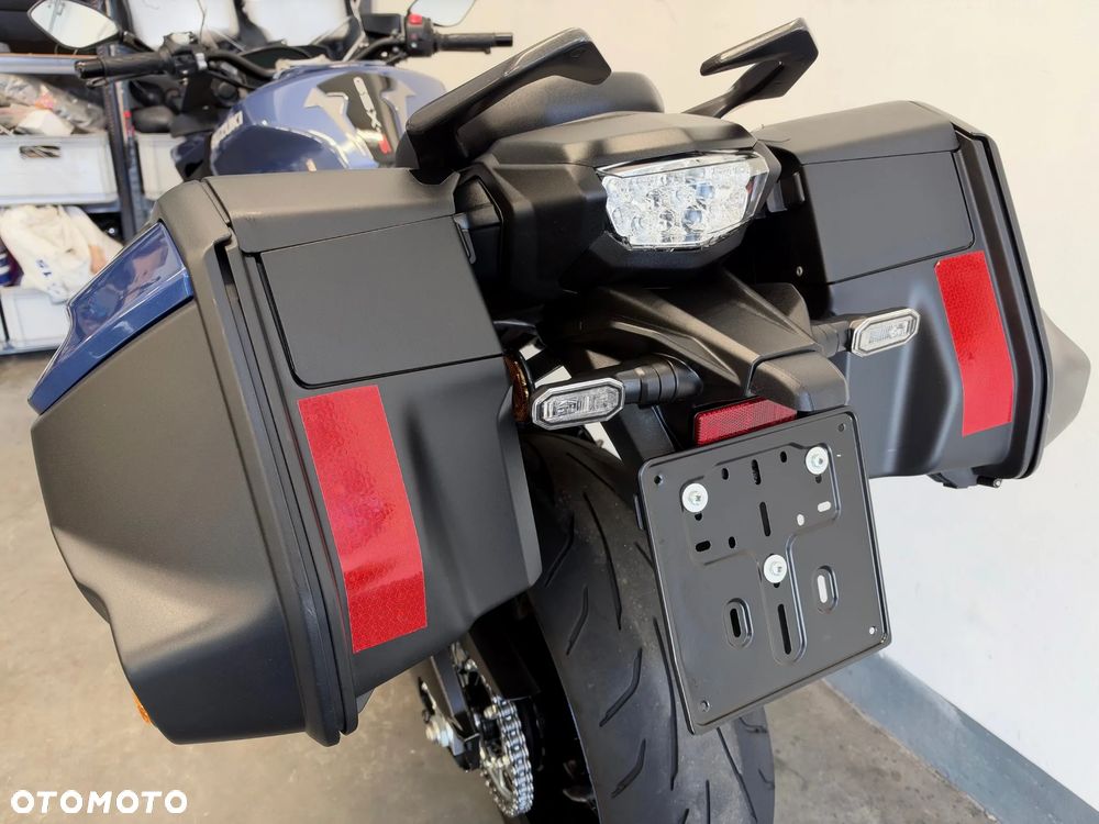 Suzuki GSX - 27