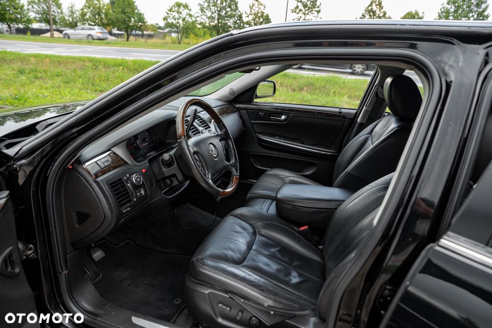 Cadillac DTS - 17