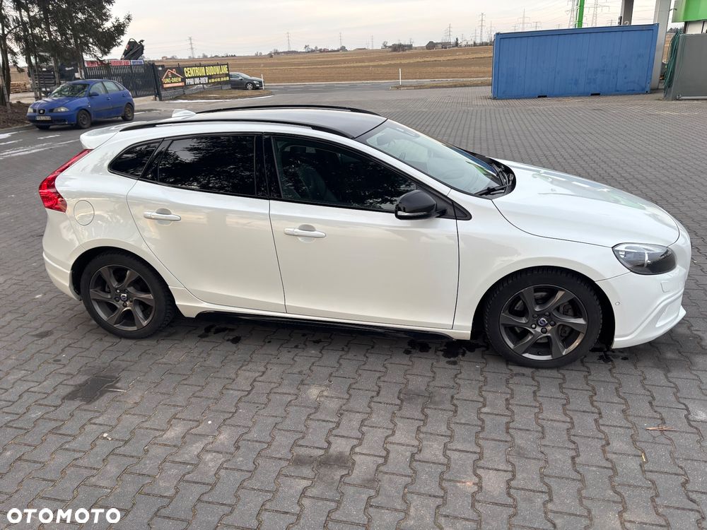 Volvo V40 Cross Country - 12