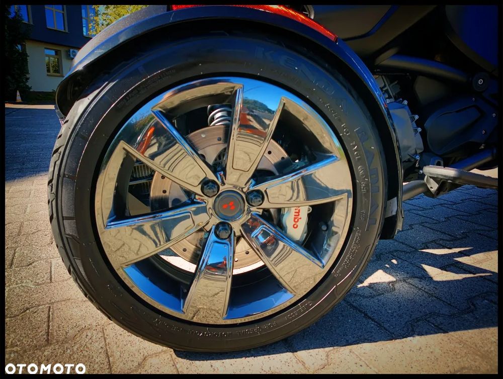 Can-Am Spyder - 16