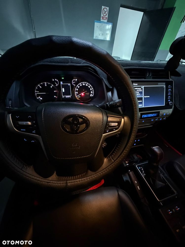 Toyota Land Cruiser - 7
