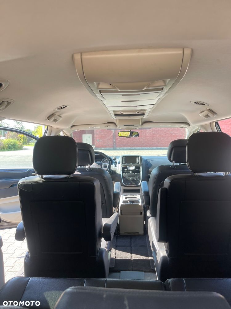 Chrysler Town & Country 3.6 Limited - 14