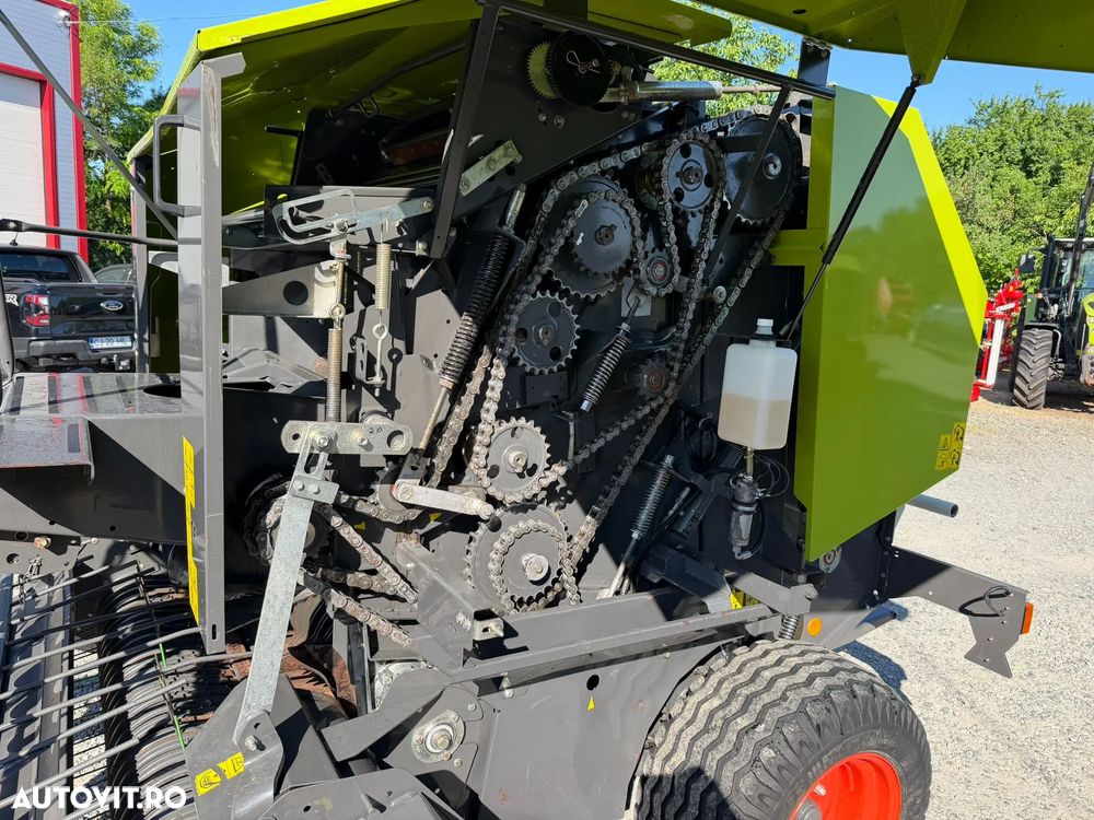 Claas Rollant 350 RC - 8