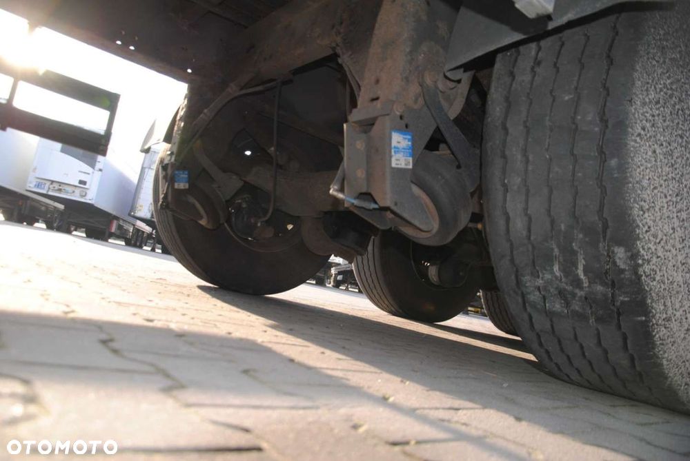 Schwarzmuller SPA, Podnoszona oś - 13