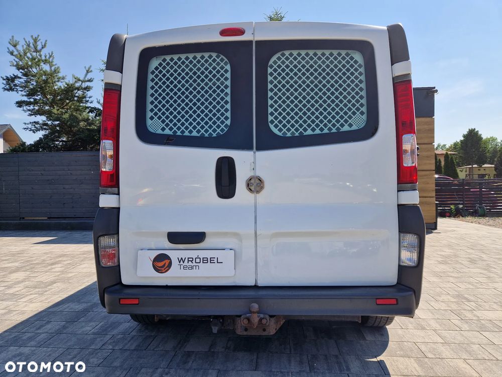 Opel Vivaro - 8