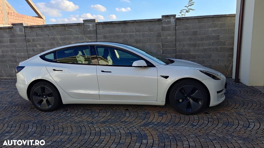 Tesla Model 3 - 2