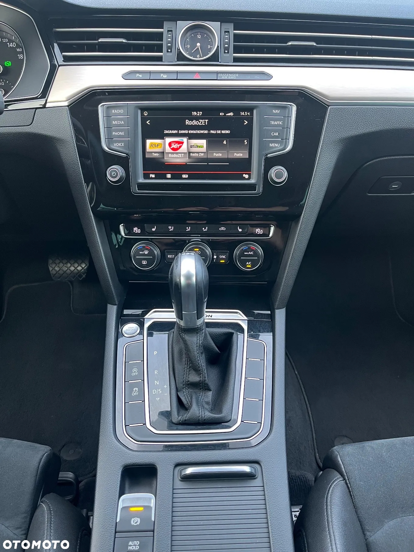 Volkswagen Passat Variant 2.0 TDI SCR 4Motion DSG Highline - 13