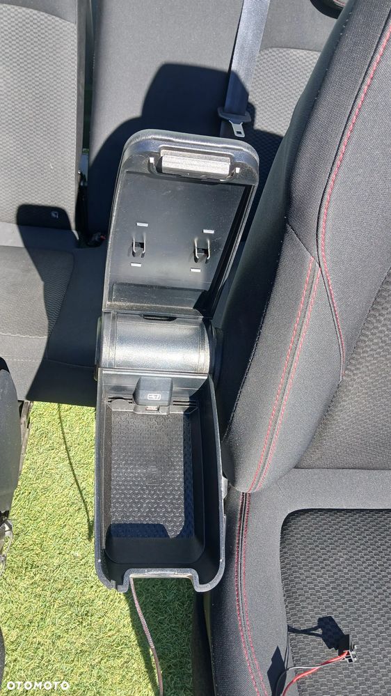 Ford Fiesta mk8 st-line fotele kanapa wnetrze - 9