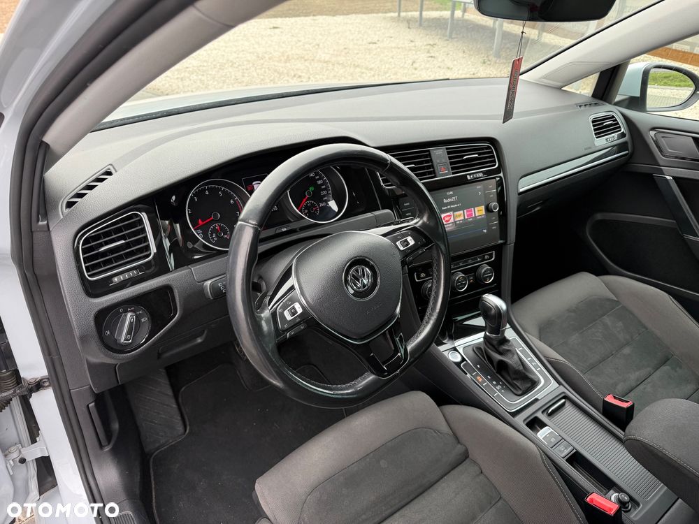 Volkswagen Golf - 8